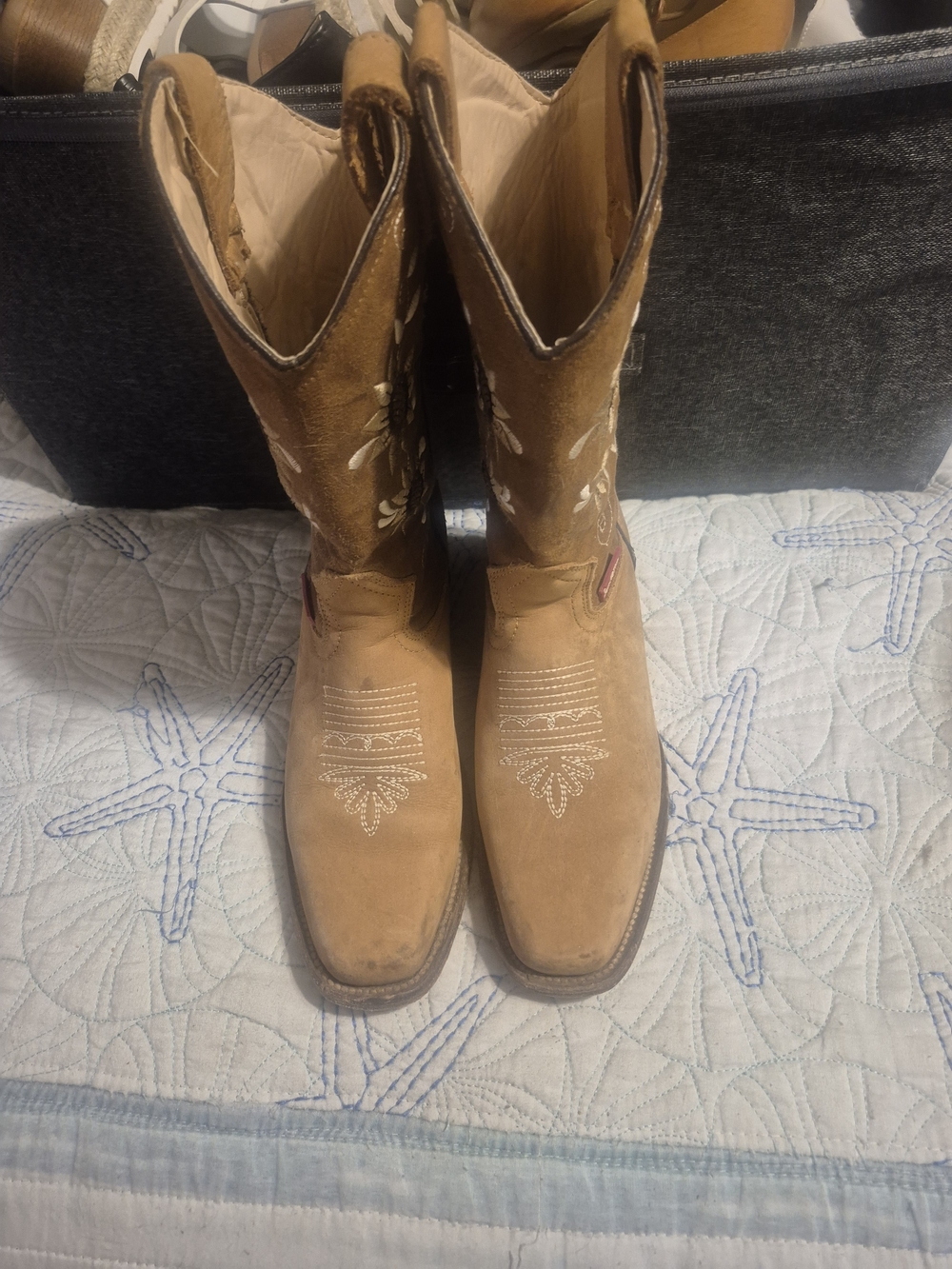 Women’s Tan Western Boots with Embroidered Detail